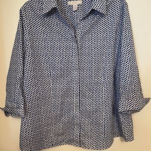 Chico’s Size 3 XL No Iron Blouse in Blue and White Sateen